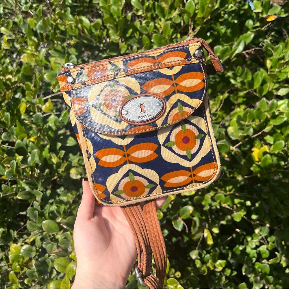 SOLD FOSSIL Shoulder Bag Crossbody Hippie PURSE Tote KEY PER Tan Floral Canvas